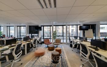 Cet espace de coworking favorise le partage d'idées au sein de vos équipes dans la rue de Villiers