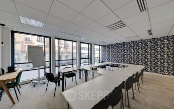 Une salle de réunion est à votre disposition pour tous vos événements professionnels dans la rue de Villiers