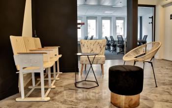 Espace de convivialité avec accès à nos bureaux en open space dans la rue de Chartres