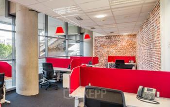 Les écrans de séparation permettent de moduler et de structurer ces espaces de travail comme les open space afin de garantir confidentialité et confort à vos équipes au stade de France