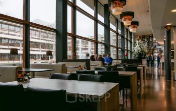 Spacious office to rent at Ericssonstraat 2, Rijen with large windows, ample seating, and natural light.