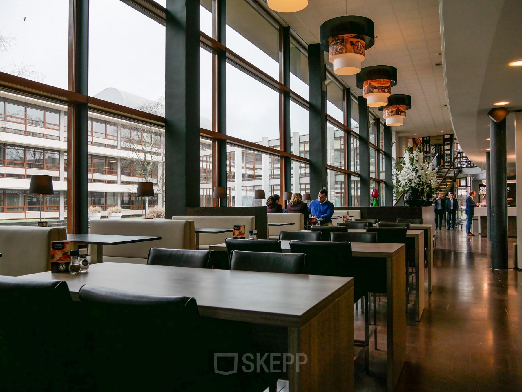 Spacious office to rent at Ericssonstraat 2, Rijen with large windows, ample seating, and natural light.