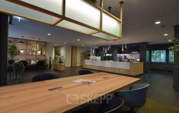 Modern office space in Rijswijk with a spacious reception area and cozy seating. Ideal for those looking to rent office space with contemporary furniture and a welcoming atmosphere.