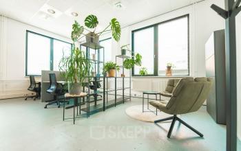 Spacious office to rent at Lange Kleiweg 50-62 in Rijswijk, featuring modern workspaces with ample natural light, ergonomic chairs, and abundant greenery for a refreshing work environment.