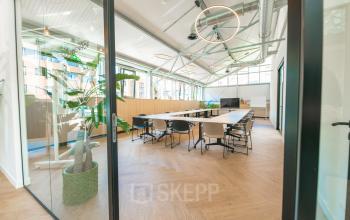 Modern interior office space with large windows and sleek furniture at Lange Kleiweg 50-62, Rijswijk, available for office space rental. Bright and spacious, ideal for collaborative work.