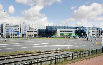 Exterior view of an office building located at Patrijsweg 4-140, in Rijswijk, showing a modern facade with several businesses on the ground floor.