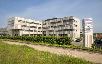 Exterior view of an office building at Boven de Wolfskuil 3, Roermond, available for office space rental.