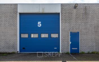 office space for rent and storage room