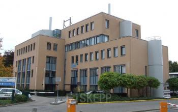 kantoorgebouw roosendaal buitenzijde parkeerruimte