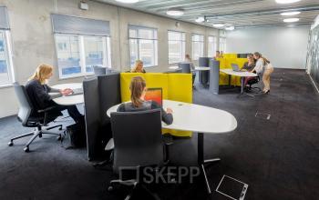 Professionals engaged in business activities at a vibrant office space rental at Bahialaan 100, Rotterdam Brainpark.