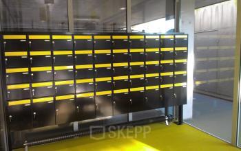 Bright and modern mailroom facility within the office space rental at Bahialaan 100, Rotterdam Brainpark, featuring secured mailboxes.
