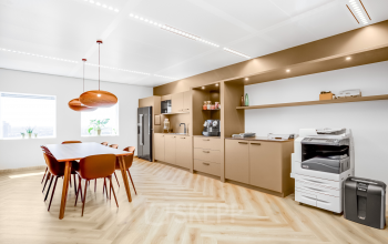 Furnished office space at Weena 505, Rotterdam Central Station, featuring a conference table, kitchenette, and equipment, ideal for office space rental.