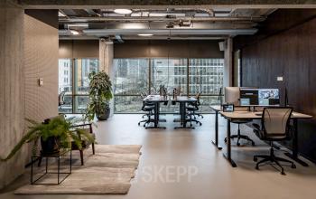 Spacious modern workspaces with large windows and industrial design at Hofplein 19, ideal for office space rental in Rotterdam Central Station.