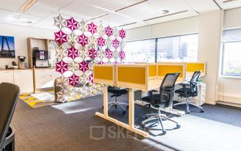 Bright office to rent at Weena-Zuid 130, Rotterdam Central Station, featuring a modern partition, four workstations, and abundant natural light.