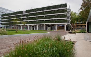 Modern office space rental at Kruisplein 15-25, integrated within Rotterdam Central Station's dynamic environment.