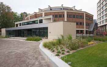 Exterior view of the office building at Kruisplein 15-25, located at Rotterdam Central Station, Rotterdam, available for office space rental.
