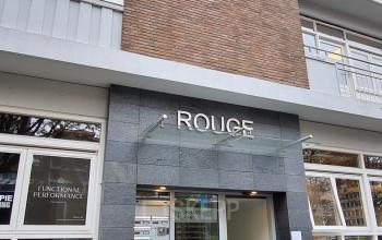 Exterior view of the office building at Wijnhaven 76, perfect for those seeking office space rental in Rotterdam Center.