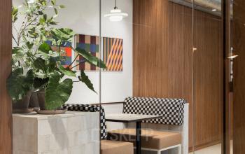 Modern furnished office space at Stadhuisplein 9-23, Rotterdam Center, featuring artistic decor and comfortable seating, ideal for rent office space seekers.