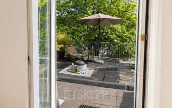 Bright office space with open window overlooking a terrace, ideal for rental at Mauritsweg 33 A01, Rotterdam Center.