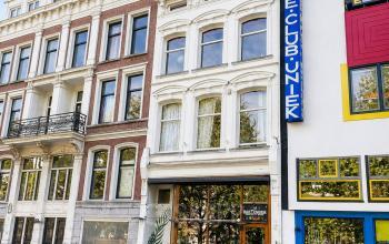 Exterior view of an office building at Mauritsweg 33 A01, Rotterdam Center, highlighting office space rental opportunities.