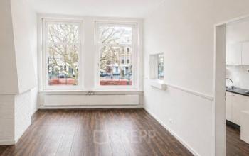 Bright and open office space for rent on Mauritsweg 33 A01, Rotterdam Center, featuring large windows and wooden flooring.