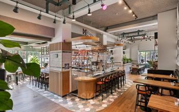 Modern workspaces at Coolsingel 104 in Rotterdam Center, featuring stylish decor and ample seating ideal for office space rental.