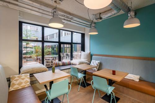 Stylish lounge area in the office space rental at Westblaak 180, Rotterdam Center, Rotterdam, featuring modern seating and large windows.