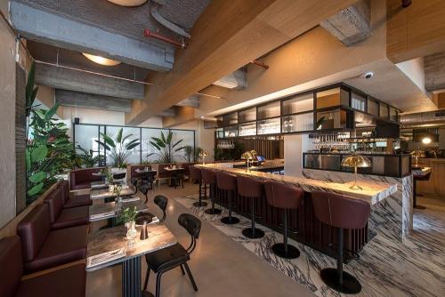 Modern furnished workspace in Beursplein 37, Rotterdam Center with stylish seating areas and a central bar.