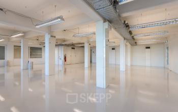 Spacious, unfurnished office interior at Lloydstraat 21 B, Rotterdam Delfshaven, ideal for office space rental with its modern open floor plan.