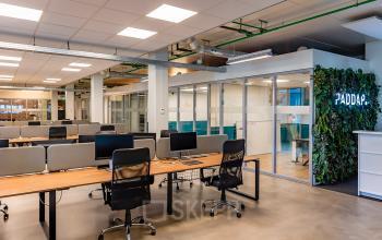 Spacious office to rent at Kratonkade 7 - 27, Rotterdam Delfshaven, featuring modern workstations and a clean design. Ideal for office space rental.