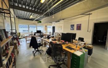 Spacious office at Van Helmontstraat 17-23 in Rotterdam Delfshaven, featuring multiple desks with office equipment and chairs, perfect for office space rental.
