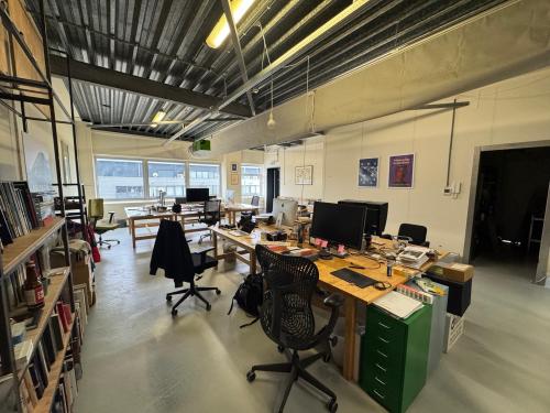 Spacious office at Van Helmontstraat 17-23 in Rotterdam Delfshaven, featuring multiple desks with office equipment and chairs, perfect for office space rental.