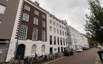 Exterior view of office buildings on Haringvliet 76, Rotterdam, showcasing classic architecture with bicycles parked outside, ideal for office space rental in a vibrant neighborhood.