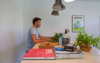 Contemporary office space rental at Vijverhofstraat 47, Rotterdam Noord, with a focused individual working at a tidy desk.