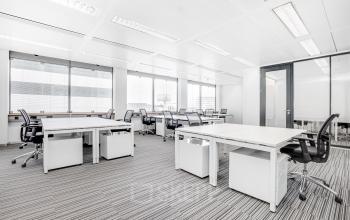 Bright and spacious office space for rent at Schiphol Boulevard 127, featuring modern desks and chairs, large windows with plenty of natural light.