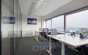 Modern office space rental at Evert van de Beekstraat 104 in Schiphol with a clear view outside, sleek furnishings, and ample natural light.