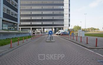 Modern office space rental at Evert van de Beekstraat 104 in Schiphol with an approachable entrance and structured parking area.