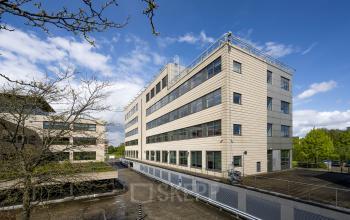 Exterior view of office building at Boeingavenue 223-239, Schiphol Rijk, suitable for office space rental.