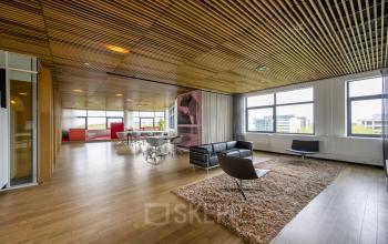 Interior office space at Boeingavenue 223-239, Schiphol Rijk featuring modern seating, tables, and large windows.