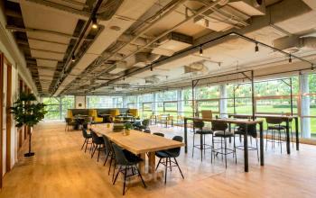 Spacious and modern furnished workspace with natural light at Boeing Avenue 1-19. Ideal for office space rental in Schiphol Rijk.