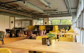 Bright, contemporary workspace at Boeing Avenue 1-19, Schiphol Rijk, featuring natural light, modern furnishings, and a collaborative atmosphere for office space rental.