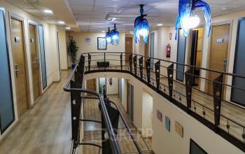 Pasillo de la oficina en Plaza Ruiz de Alda