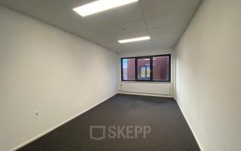 Spacious and well-lit office space available for rent at Nusterweg 63 in Sittard, showcasing a clean layout ideal for customization.
