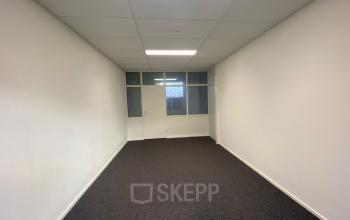 A clean, unfurnished office space available for rent at Nusterweg 63 in Sittard, perfect for customizing. Ideal for those seeking office space rental with a modern, open floorplan.