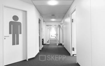 Langer Flur mit anschließenden Büros an der Münchnerstraße in Starnberg