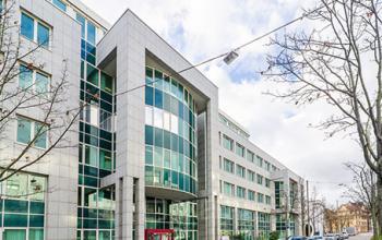 Beeindruckende Außenansicht des Bürogebäudes in Stuttgart Feuerbach