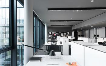 Großen Büroraum mit viel Lichteinfall mieten in Berlin Mitte