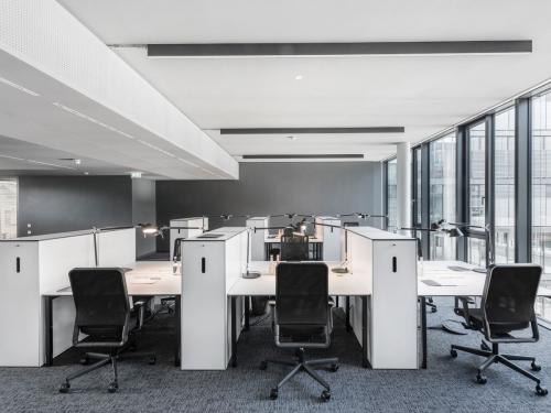 Moderner Coworking-Bereich im Bürogebäude an der Lautenschlagerstraße in Berlin