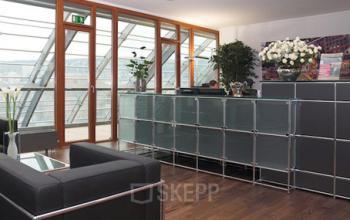 Große Rezeption im Business Center in Stuttgart-Mitte