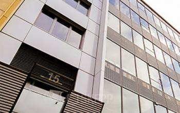 Beeindruckende Außenansicht des Bürogebäudes in Suttgart Mitte